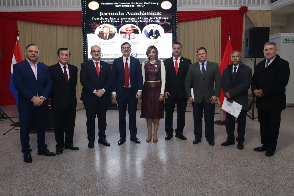 En el marco de los 18 años de vida institucional de la Universidad Nacional de Caaguazú, se realizó con gran éxito la Jornada Académica: «Tendencias y perspectivas jurídicas, políticas y socioeducativas» En el marco de los 18 años de vida institucional de la Universidad Nacional de Caaguazú, se realizó con gran éxito la Jornada Académica: «Tendencias y perspectivas jurídicas, políticas y socioeducativas»